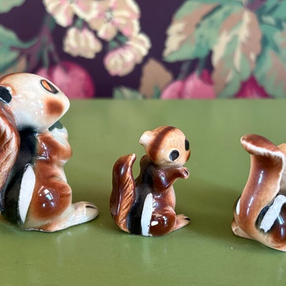 Vintage 3 Small Mid Century Ceramic Squirrels with Nuts Figures w/ Labels Japan - Picture 4 of 4